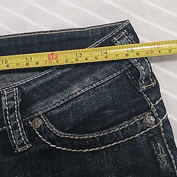 Silver Tuesday Dark Wash Capri Blue Jeans - Picture 8 of 10